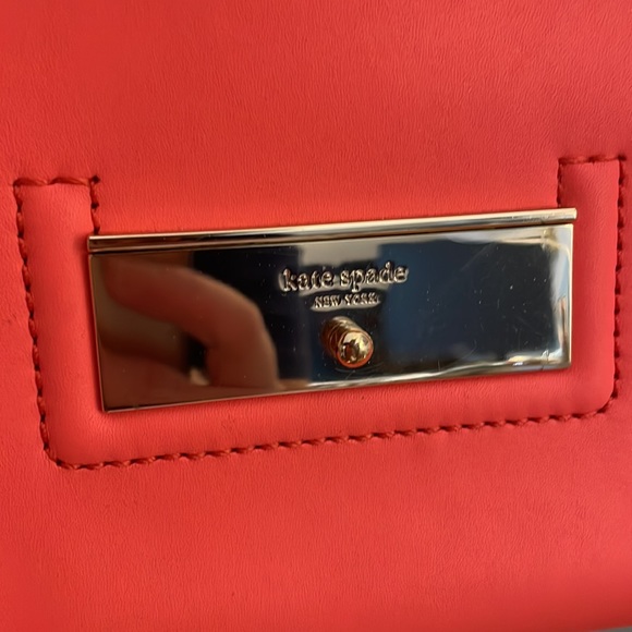 Coral Kate spade gold chain link purse - Picture 3 of 9